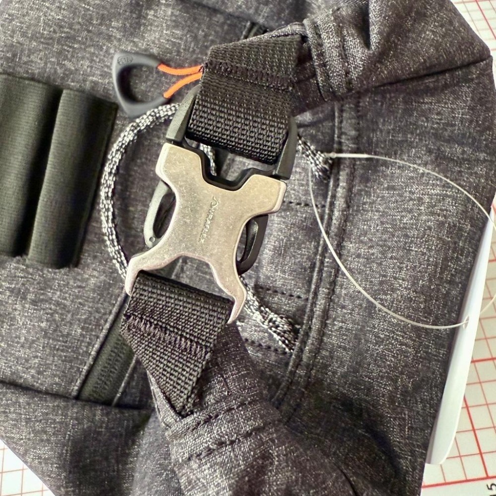 【隔壁山友】現貨+發票 Petzl SAKAB Bouldering chalk bag 粉袋 抱石粉袋 磁吸 攀岩-細節圖5