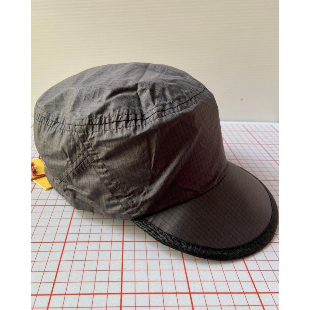 【隔壁山友】現貨+發票 Klättermusen Ansur Cap 攀山鼠 有機棉輕量防潑抗風帽 帽子 深灰 近黑-細節圖2