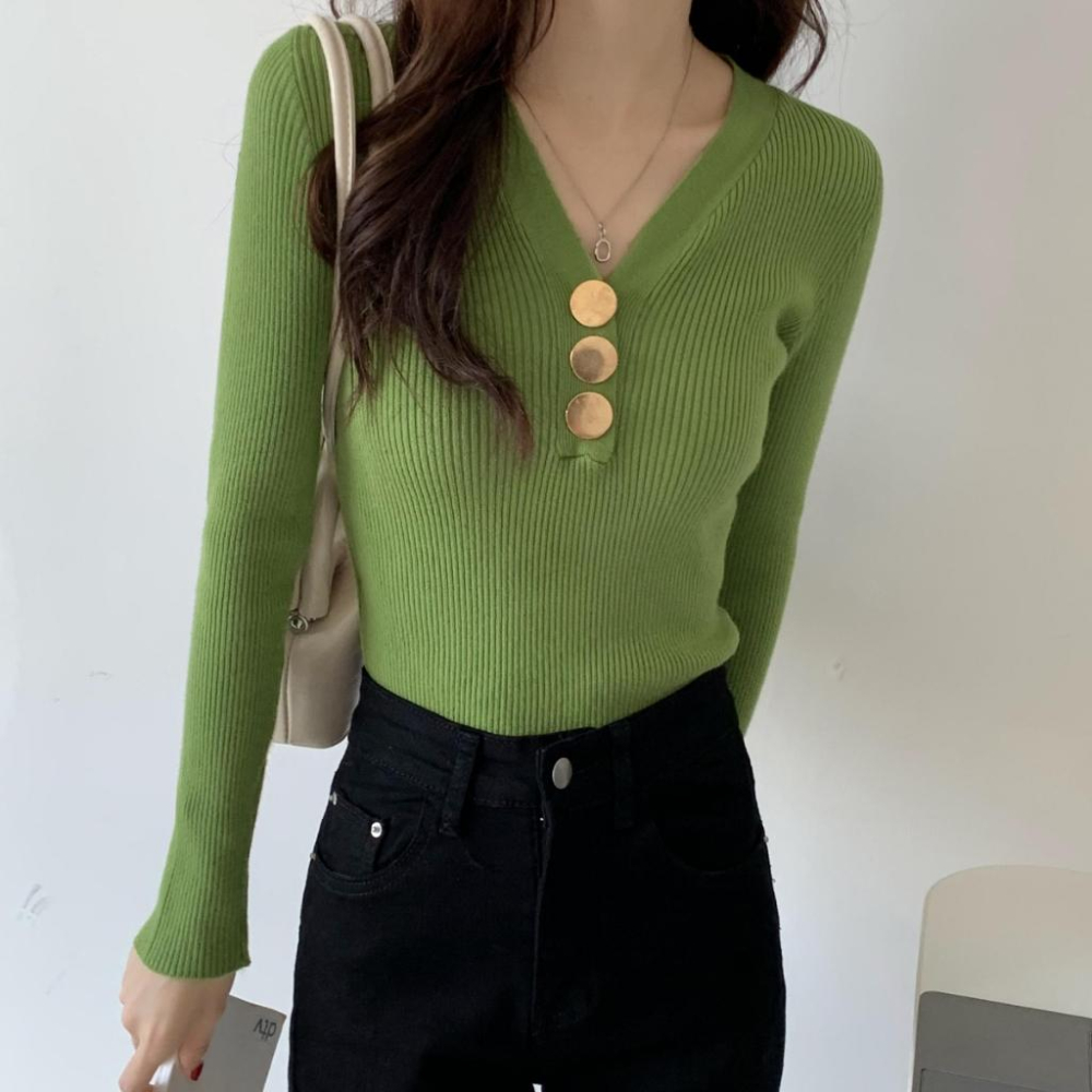 【現貨快速出】柔BuQ❤️📣👍實拍2023新款V領打底毛衣金屬扣子款韓版緊身時尚針織上衣女顯瘦❤〓-細節圖2