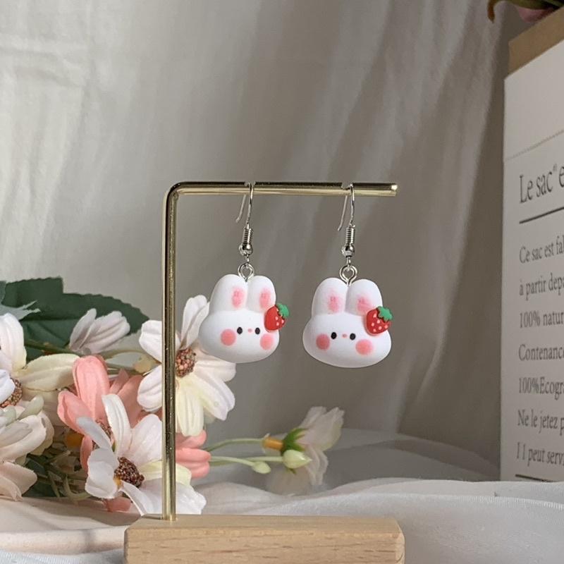 𝗦𝗽𝗿𝗶𝗻𝗚𝘂𝗮｜現貨｜草莓小白兔耳環 可愛日系動物迷你精緻少女心趣味耳飾無耳洞耳夾-細節圖2