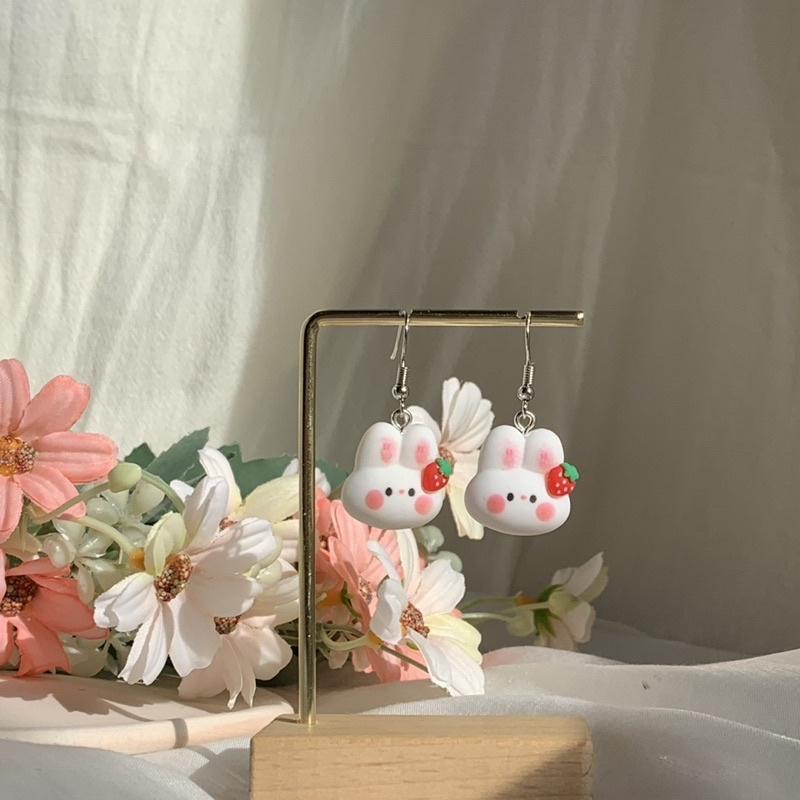 𝗦𝗽𝗿𝗶𝗻𝗚𝘂𝗮｜現貨｜草莓小白兔耳環 可愛日系動物迷你精緻少女心趣味耳飾無耳洞耳夾-細節圖7