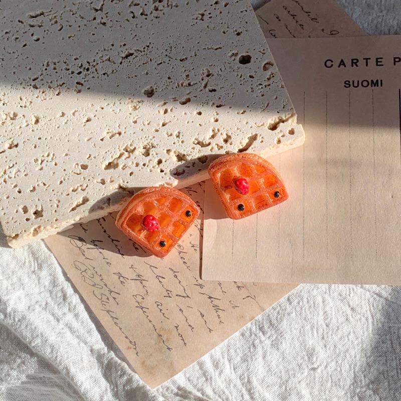 𝗦𝗽𝗿𝗶𝗻𝗚𝘂𝗮｜現貨｜草莓亮晶晶鬆餅 清新可愛日系食物迷你精緻少女心趣味創意耳飾吊飾無耳洞耳夾-細節圖3