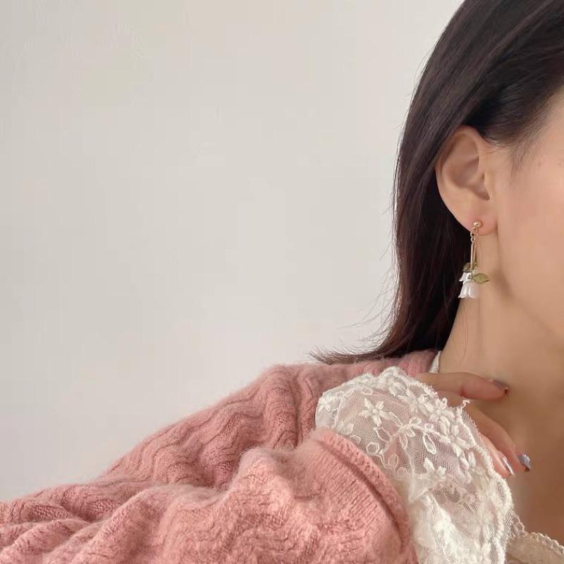 𝗦𝗽𝗿𝗶𝗻𝗚𝘂𝗮｜現貨｜法式風鈴花耳環 S925溫柔森系浪漫清新琉璃氣質精緻花朵百搭無耳洞耳夾-細節圖2