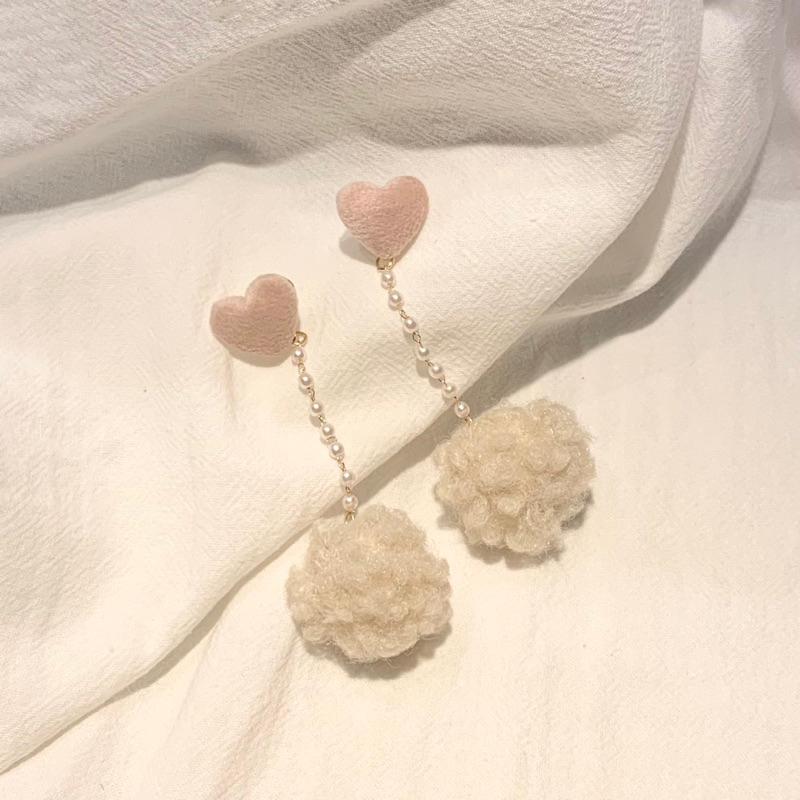 𝗦𝗽𝗿𝗶𝗻𝗚𝘂𝗮｜現貨｜粉色愛心珍珠毛球耳環 S925法式復古秋冬溫柔油畫浪漫森系氣質精緻輕奢百搭-細節圖3