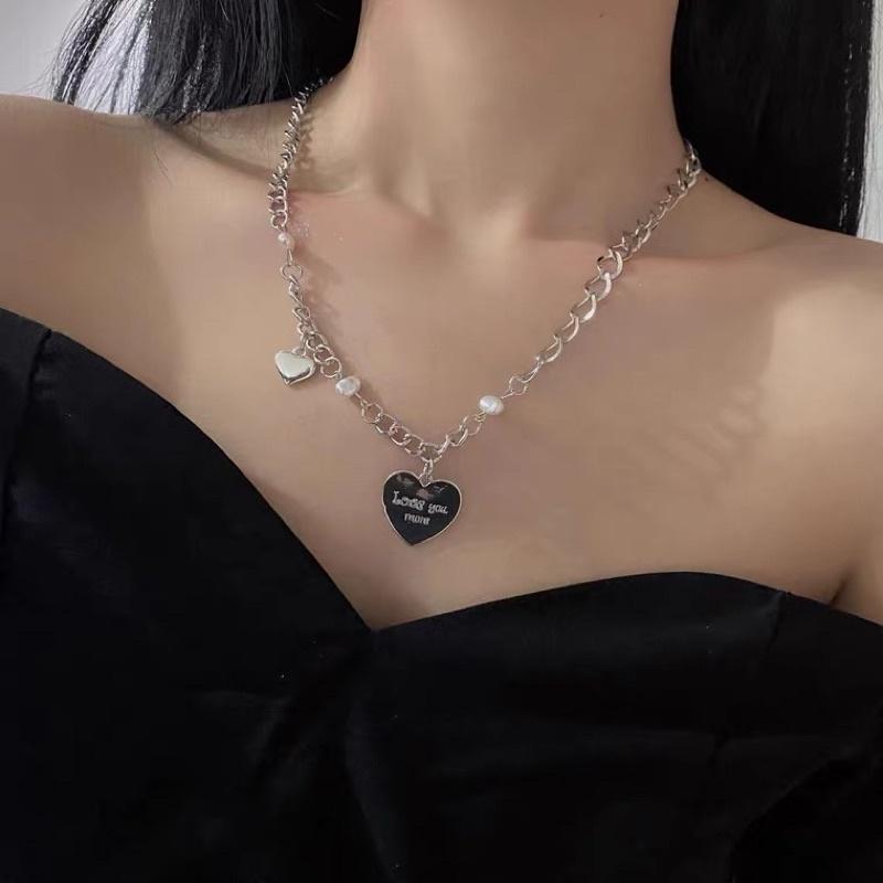 𝗦𝗽𝗿𝗶𝗻𝗚𝘂𝗮｜現貨｜珍珠貝母愛心項鍊 吊墜字母女高級感網紅百搭鎖骨鏈嘻哈冷淡風配飾-細節圖5