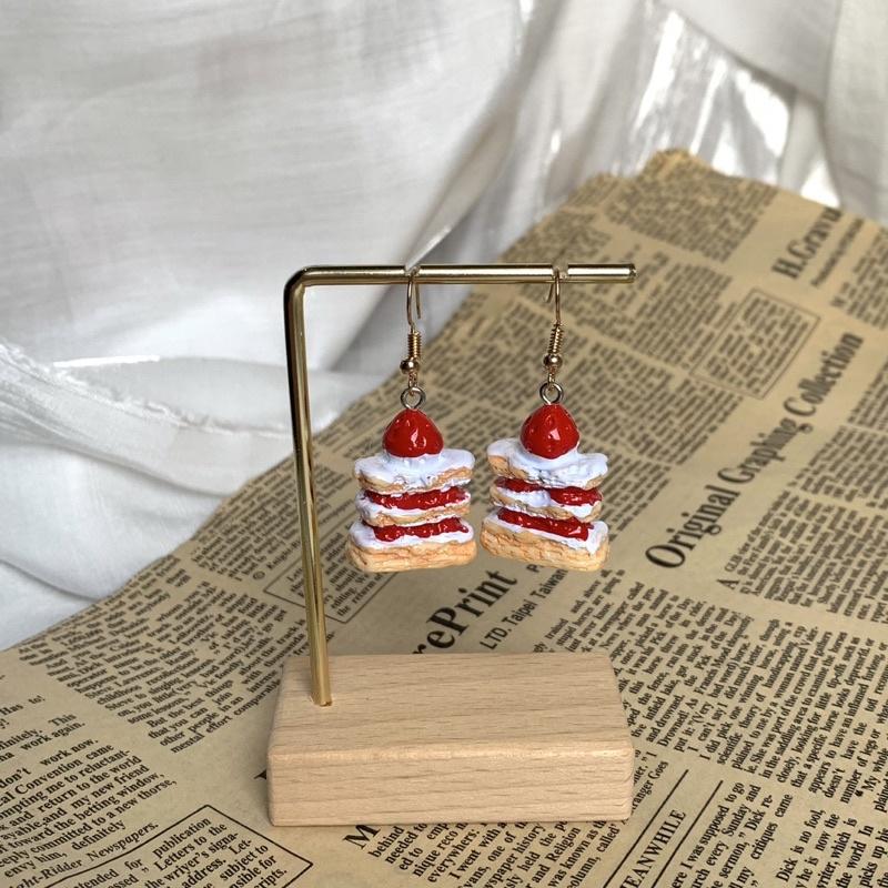𝗦𝗽𝗿𝗶𝗻𝗚𝘂𝗮｜現貨｜草莓奶油蛋糕耳環 日系可愛軟妹少女心百搭袖珍無耳洞耳夾袖珍搞怪趣味-細節圖2