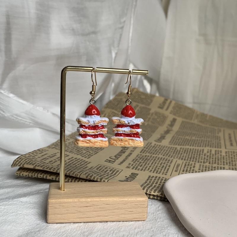 𝗦𝗽𝗿𝗶𝗻𝗚𝘂𝗮｜現貨｜草莓奶油蛋糕耳環 日系可愛軟妹少女心百搭袖珍無耳洞耳夾袖珍搞怪趣味-細節圖3