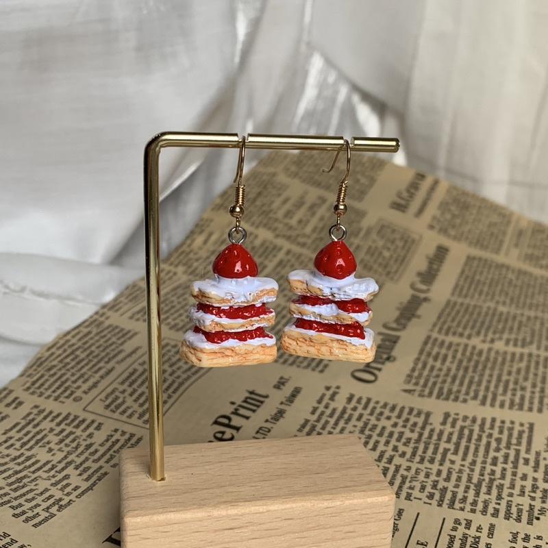 𝗦𝗽𝗿𝗶𝗻𝗚𝘂𝗮｜現貨｜草莓奶油蛋糕耳環 日系可愛軟妹少女心百搭袖珍無耳洞耳夾袖珍搞怪趣味-細節圖4
