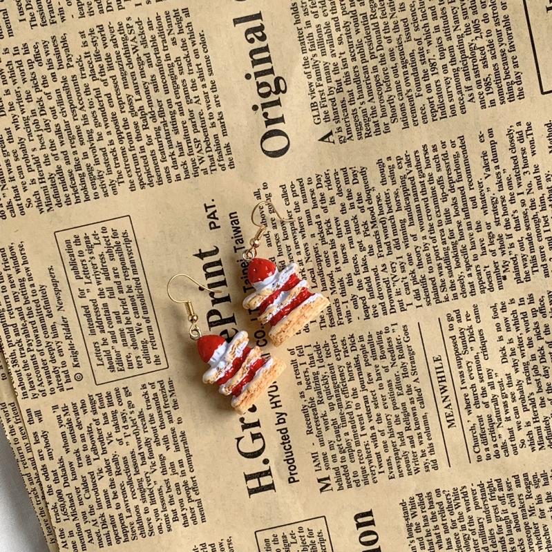 𝗦𝗽𝗿𝗶𝗻𝗚𝘂𝗮｜現貨｜草莓奶油蛋糕耳環 日系可愛軟妹少女心百搭袖珍無耳洞耳夾袖珍搞怪趣味-細節圖5