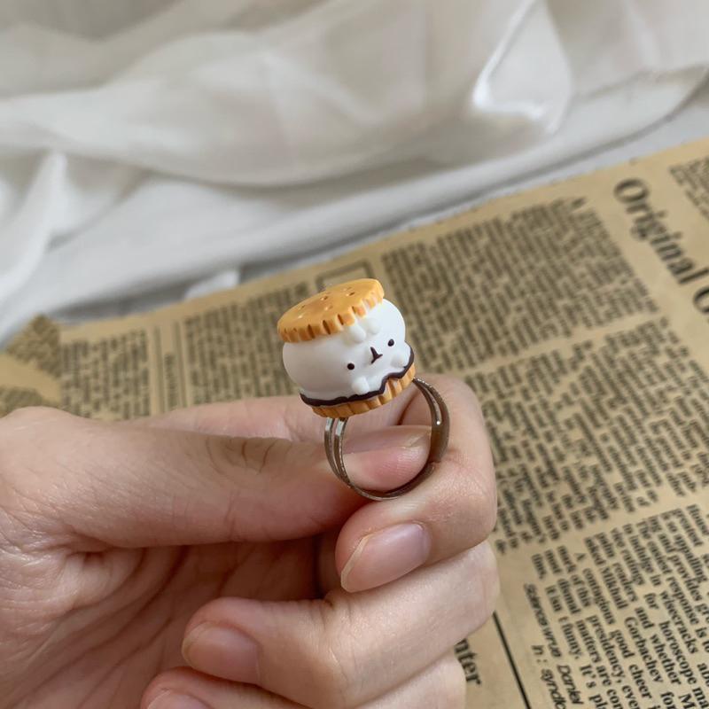 𝗦𝗽𝗿𝗶𝗻𝗚𝘂𝗮｜現貨｜ 小兔夾心餅乾戒指 可愛日系動物迷你精緻少女心趣味創意飾品-細節圖8