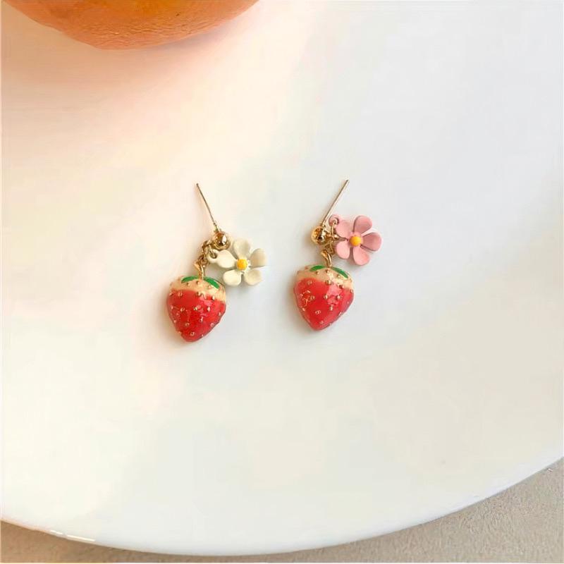 𝗦𝗽𝗿𝗶𝗻𝗚𝘂𝗮｜現貨｜草莓小花耳環 日系粉白花朵森系清新甜美彩色可愛草莓無耳洞耳夾-細節圖3