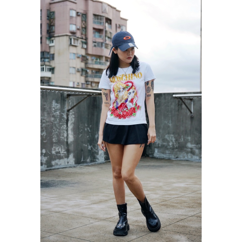 緋聞 🐻 MOSCHINO 凡爾賽玫瑰 / 本宮 / 刺繡 / 白色 / 短袖 / T恤 / 歐斯嘉 / 瑪麗皇后🌹-細節圖6