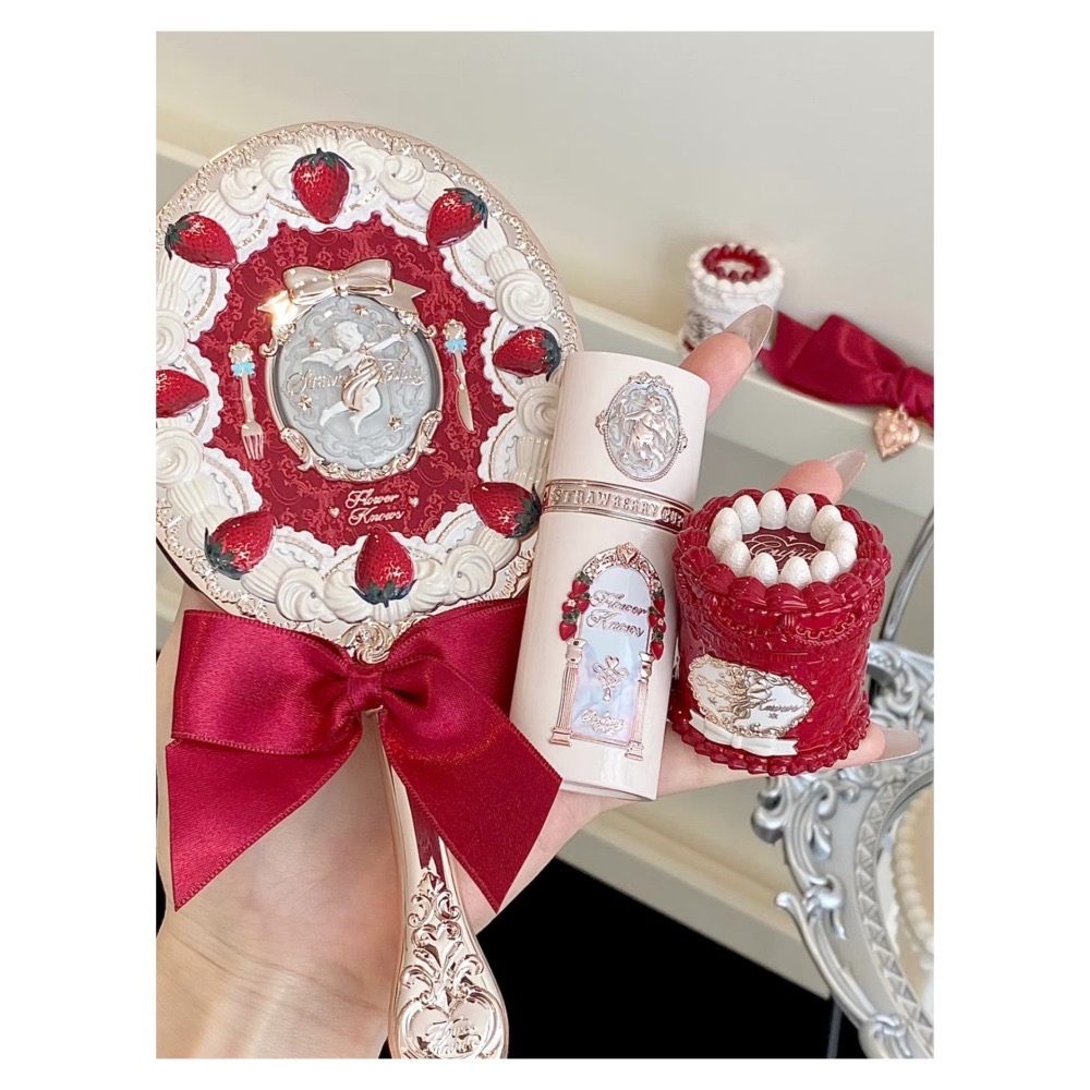 戴栗ლ 花知曉ꜰʟᴏᴡᴇʀ ᴋɴᴏᴡꜱ草莓丘比特系列×阿里北杯聯名🍓唇霜 液體腮紅 面綜盤 粉餅 護手霜 香水👼-細節圖7