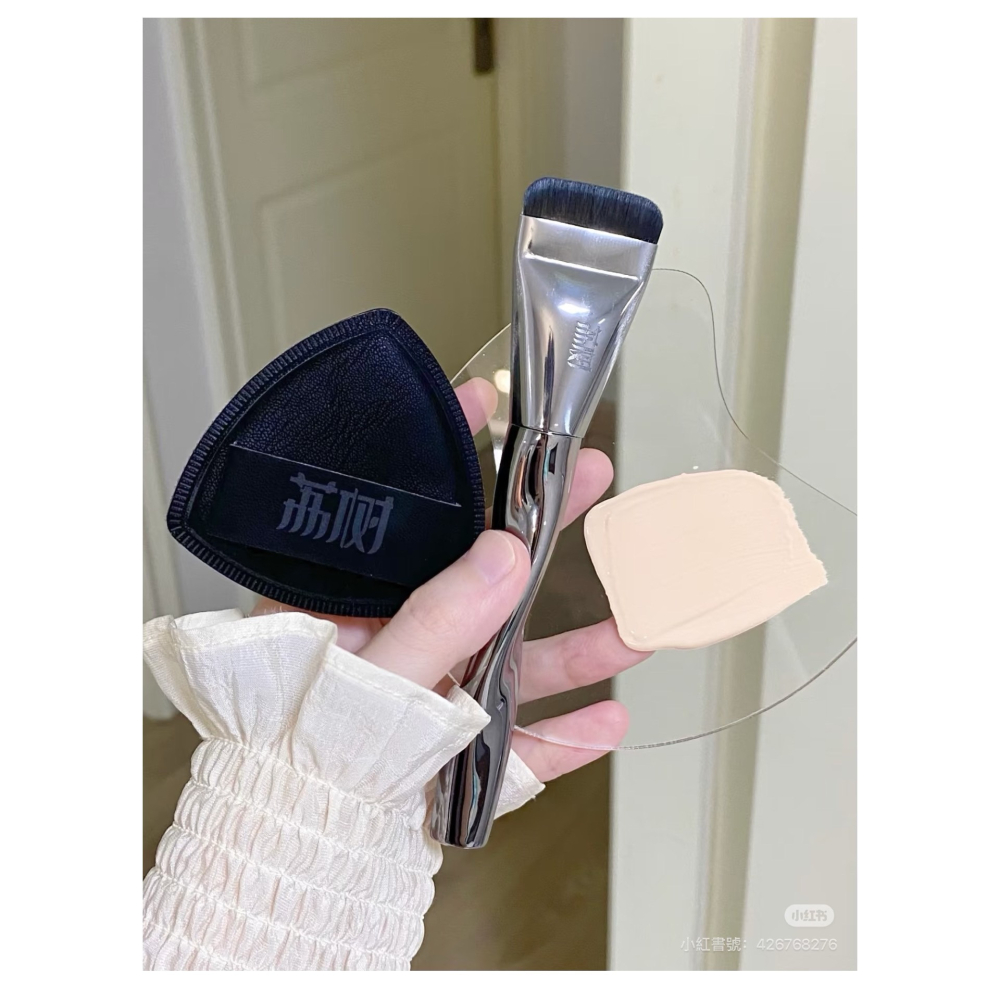 戴栗ლ 荔樹無暇底妝CP🖤黑鳳梨粉撲+粉底刷🖤清透底妝必備-細節圖2