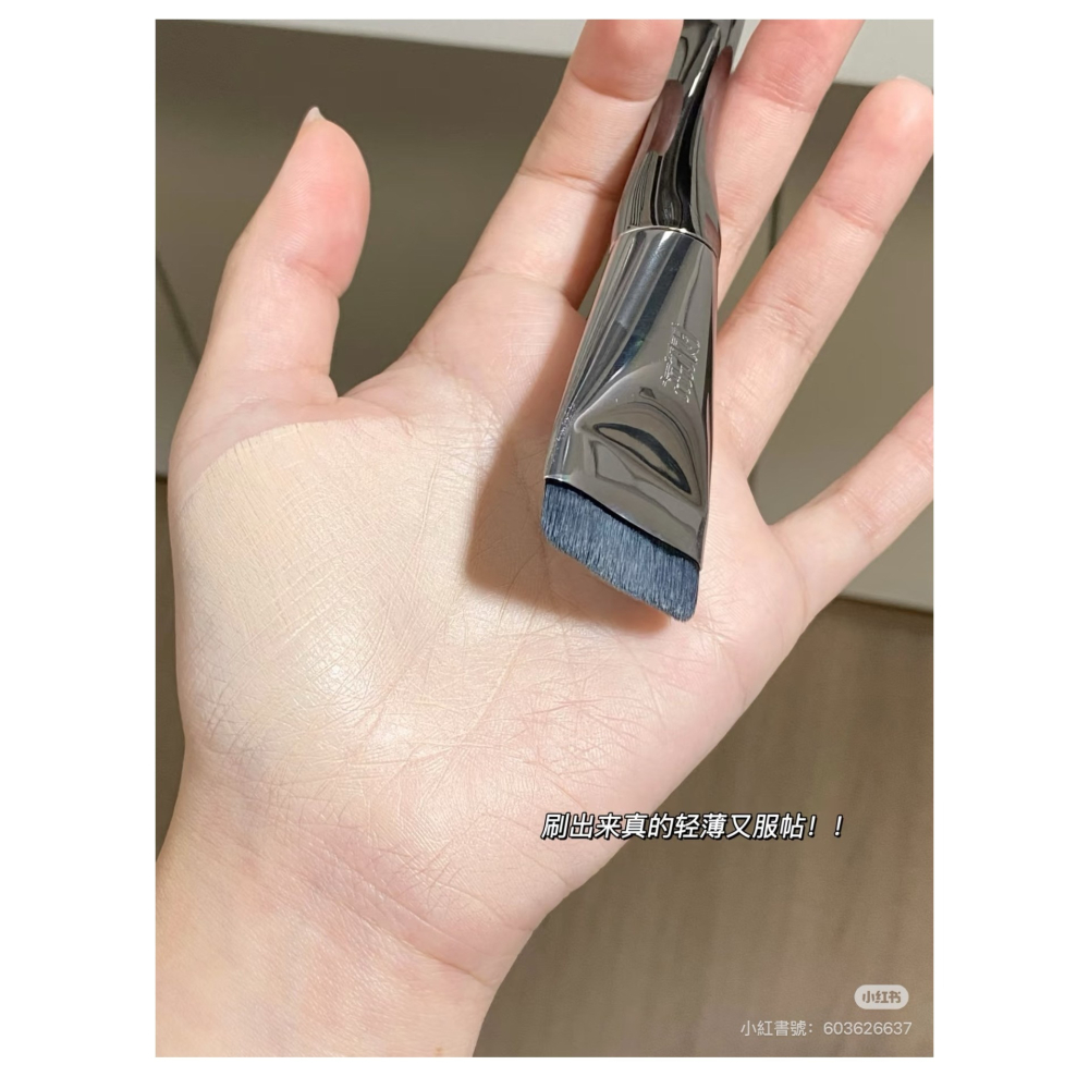 戴栗ლ 荔樹無暇底妝CP🖤黑鳳梨粉撲+粉底刷🖤清透底妝必備-細節圖11