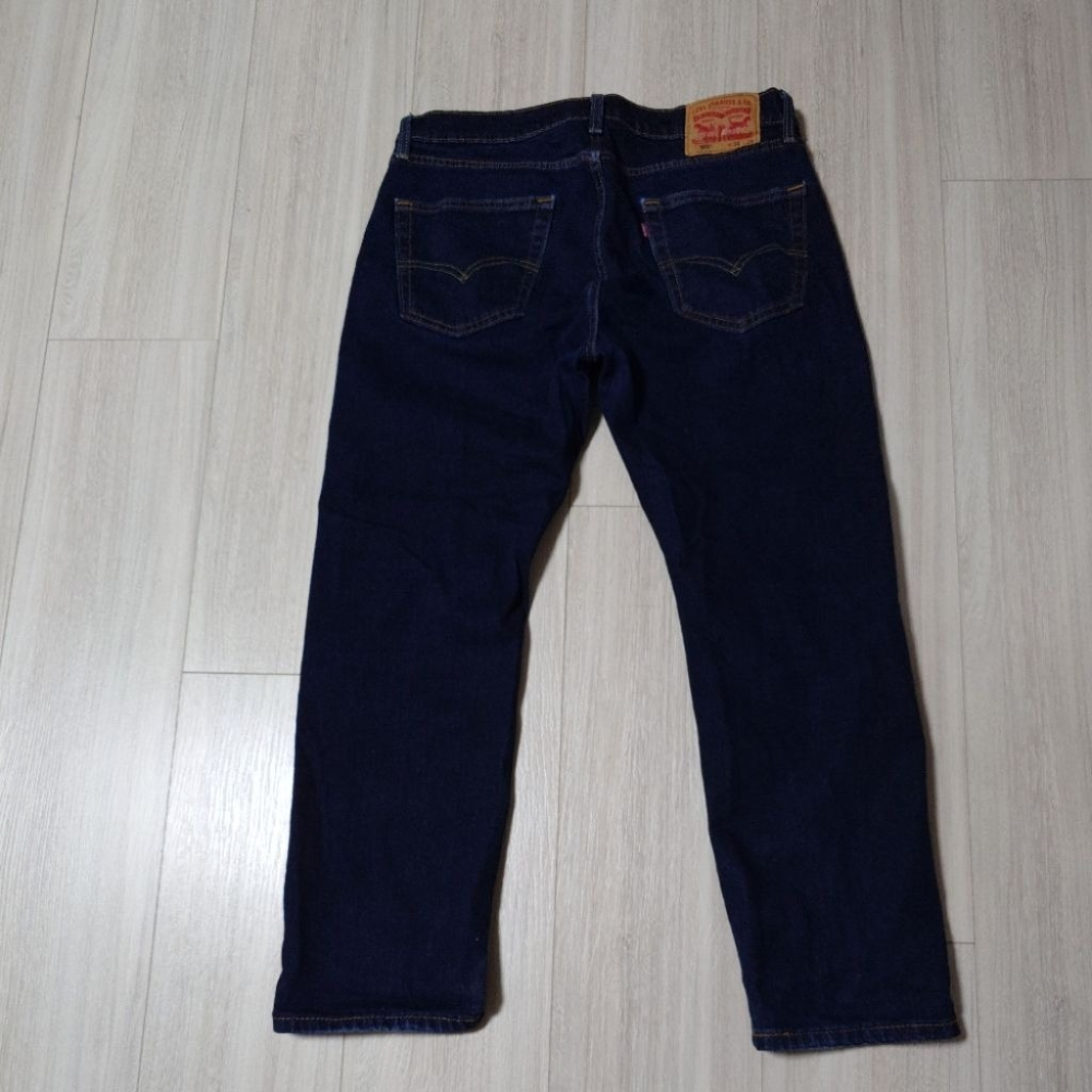 九成新 Levi＇s 牛仔褲 W:34 L:29(下標前請先詢問）九成新 因為尺寸不合所以售出 褲長40.5吋褲管寬8吋-細節圖3