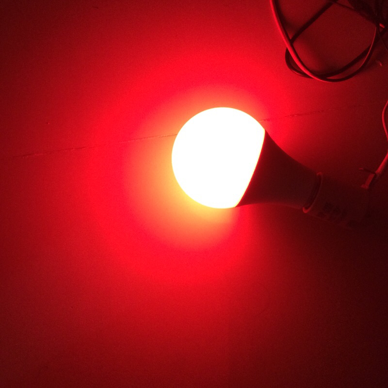 LED高亮度RGBW七彩遙控燈泡-E27白光-舞台燈KTV多模式爆閃-15W七彩快閃漸變-固定單一顏色-110V