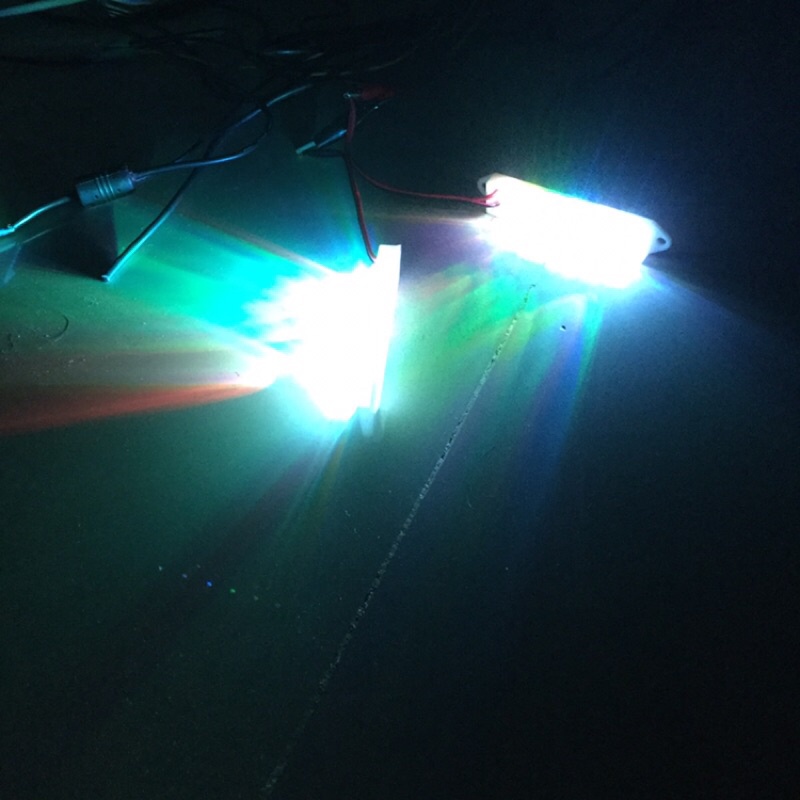 高亮度高防水-可以潛水-LED七彩顏色變化。快閃-慢閃漸層變色-邊燈側燈-警示燈-12V-24V