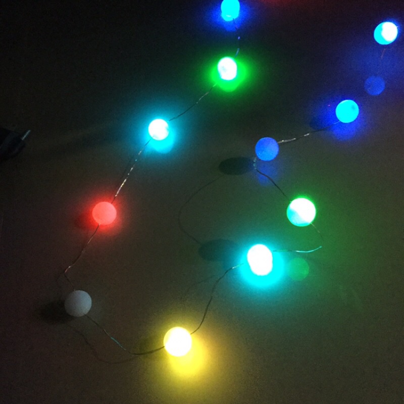 LED聖誕燈-球泡燈-銅線燈-裝潢設計-裝飾美化店面餐車-夜市攤販-乳白球燈-七彩顏色自動變色-USB行動電源電池盒5V