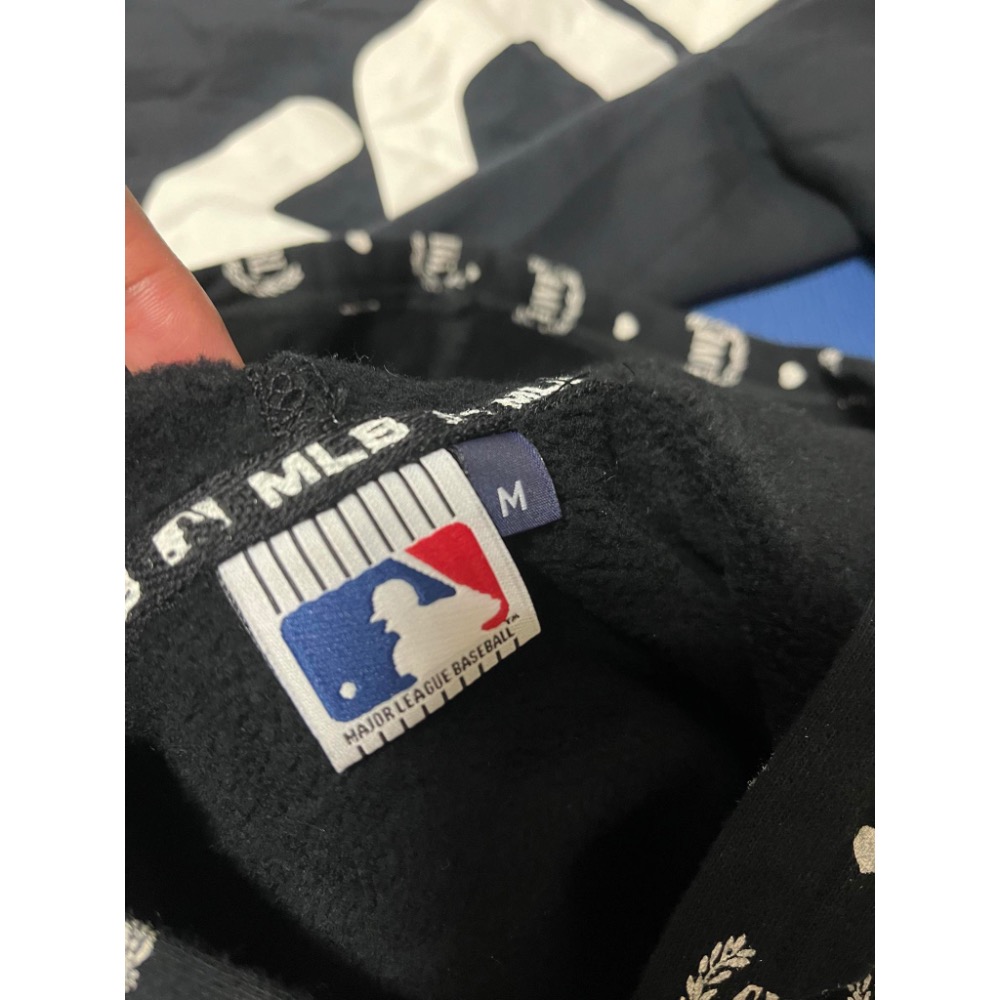 張紅豆MLB洋基滿版帽TTOMMY灰棗紅條紋衛衣-細節圖2