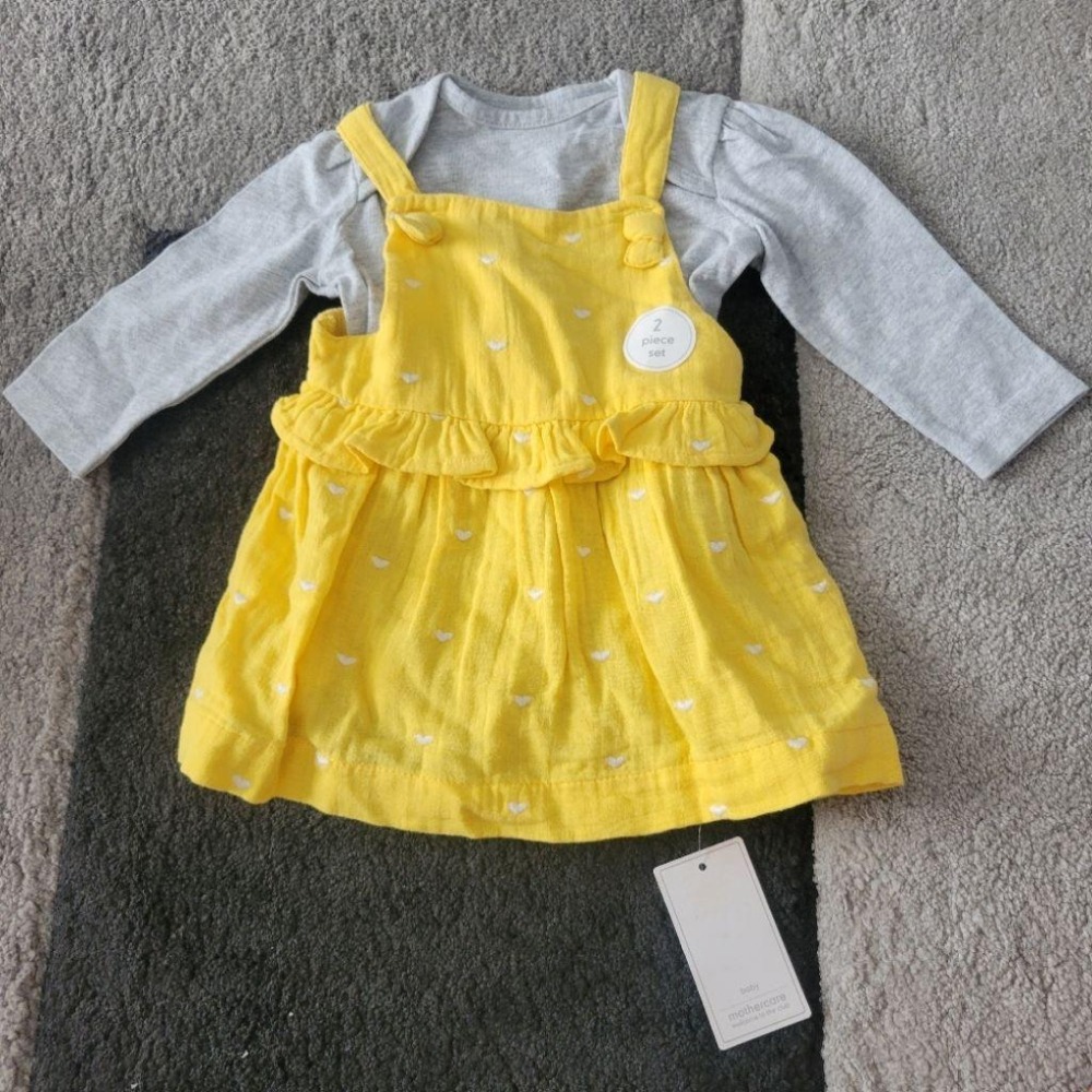 mothercare 專櫃童裝 黃色愛心吊帶裙/背心裙套裝/上衣+吊帶裙 （1～3month）-細節圖2