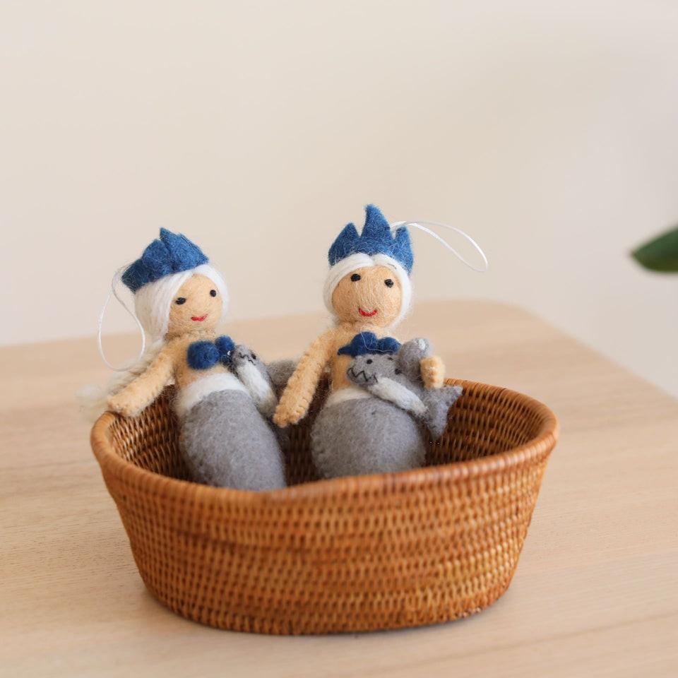 聖誕樹吊飾 美人魚王后抱鯊魚 聖誕裝飾 羊毛氈聖誕掛飾 聖誕佈置-細節圖2