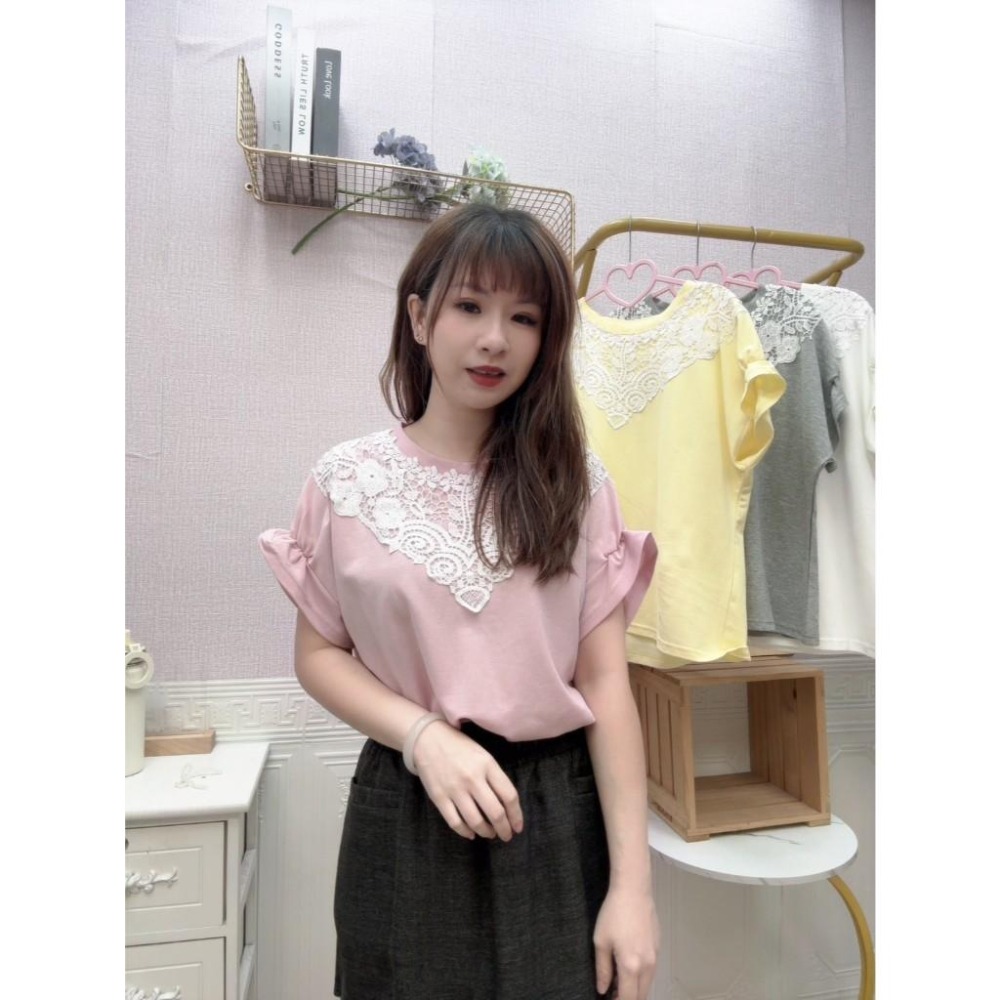 MIMA女王❤A523💡溫柔氣質v領花朵蕾絲拼接包袖棉T-細節圖4