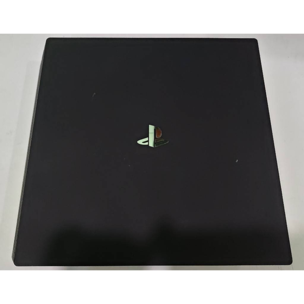 ＜譜蕾兒電玩＞（二手）PS4 PRO 主機 Playstation 極致黑 附主機直立架(雙手把充電座)-細節圖2