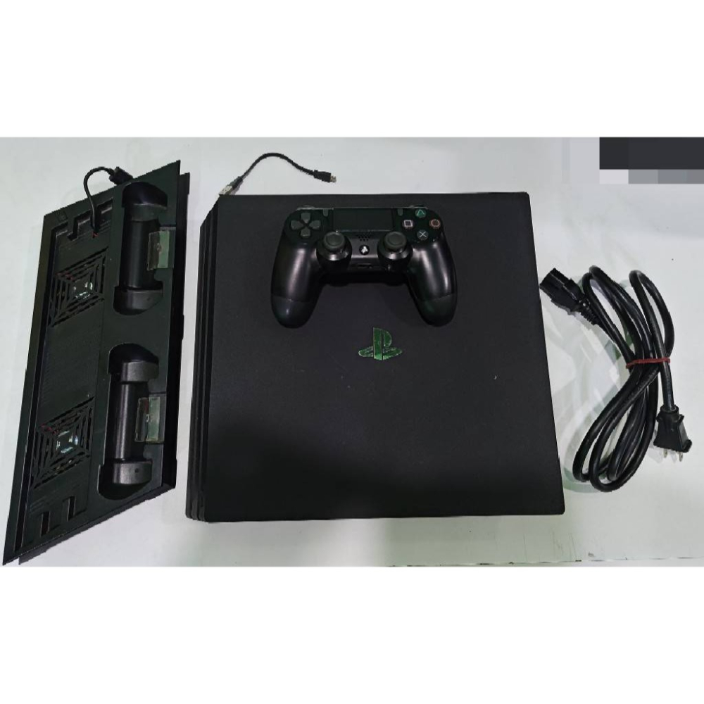 ＜譜蕾兒電玩＞（二手）PS4 PRO 主機 Playstation 極致黑 附主機直立架(雙手把充電座)-細節圖4