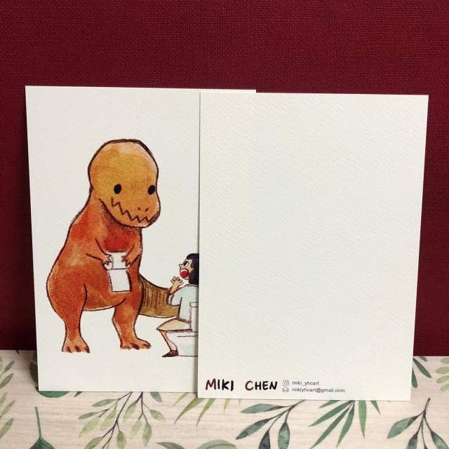 【Miki Chen 插畫工作室】台灣原創插畫明信片-暴龍幫你拿衛生紙 侏羅紀公園 恐龍-細節圖2