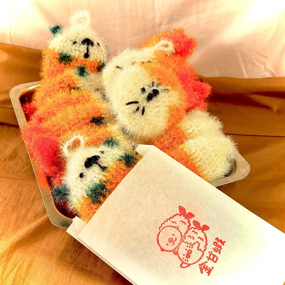 【Miki Chen 插畫工作室】 台灣原創插畫-純手工鉤針可愛菜瓜布洗澡洗碗海獺海豹好朋友吊飾-細節圖5