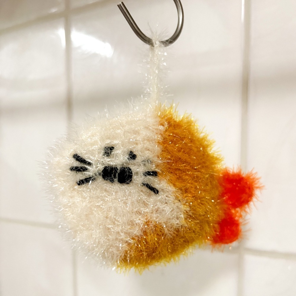 【Miki Chen 插畫工作室】 台灣原創插畫-純手工鉤針可愛菜瓜布洗澡洗碗海獺海豹好朋友吊飾-細節圖8