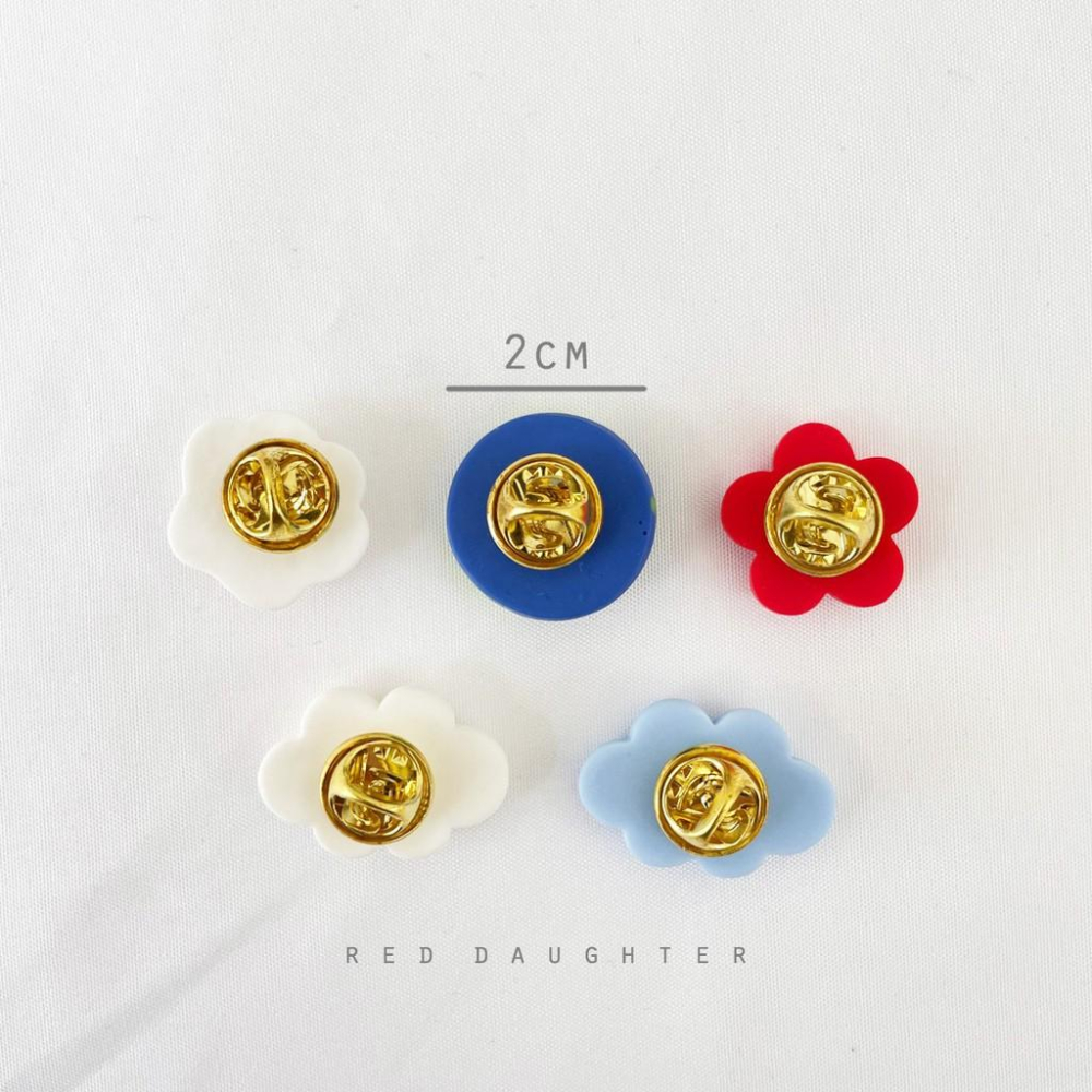 紅女兒〔任選三件優惠〕徽章扣 別針 胸針 徽章 胸章 小別針 地球 紅花 白雲 雲朵 貓腳印 可愛 別針徽章 別針胸針-細節圖2