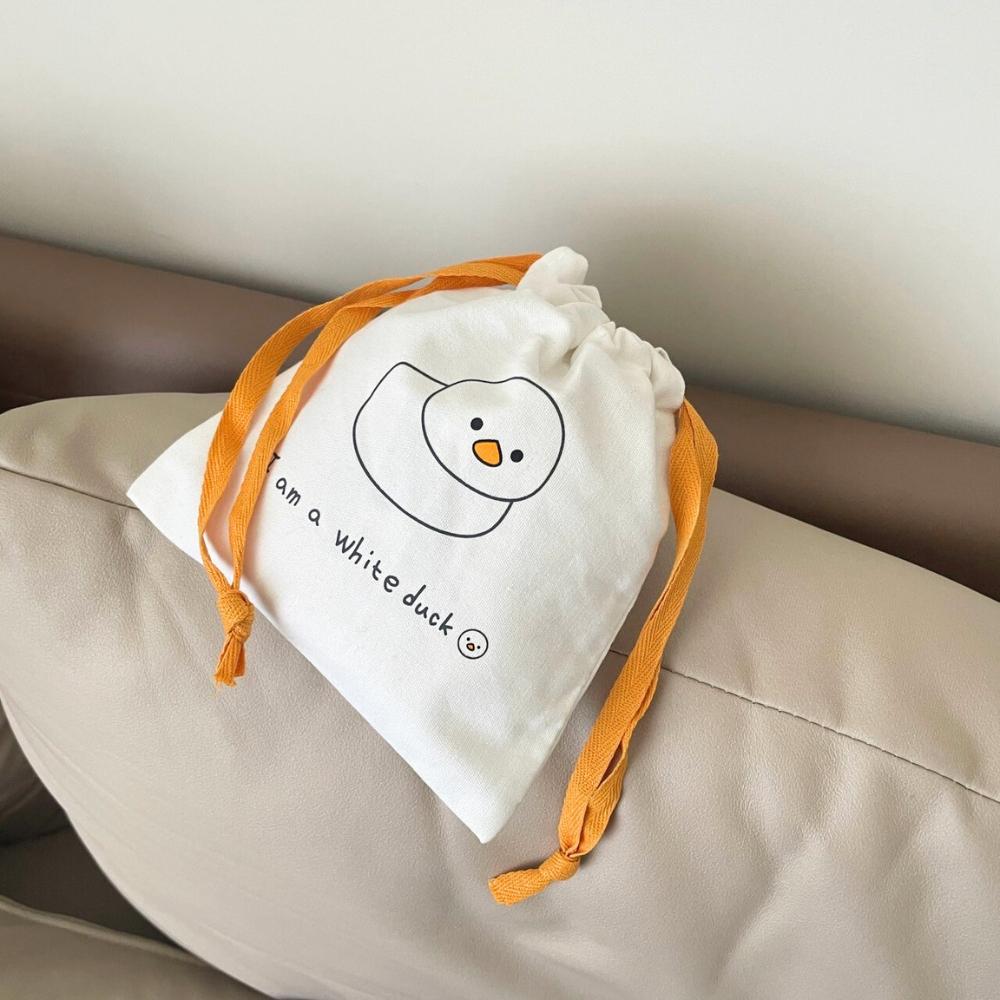 紅女兒〔文創小白鴨〕可愛束口袋 小束口袋 小物收納包 收納袋 束口包 束口收納袋 束口袋 束口袋小 小收納袋 帆布束口袋-細節圖6