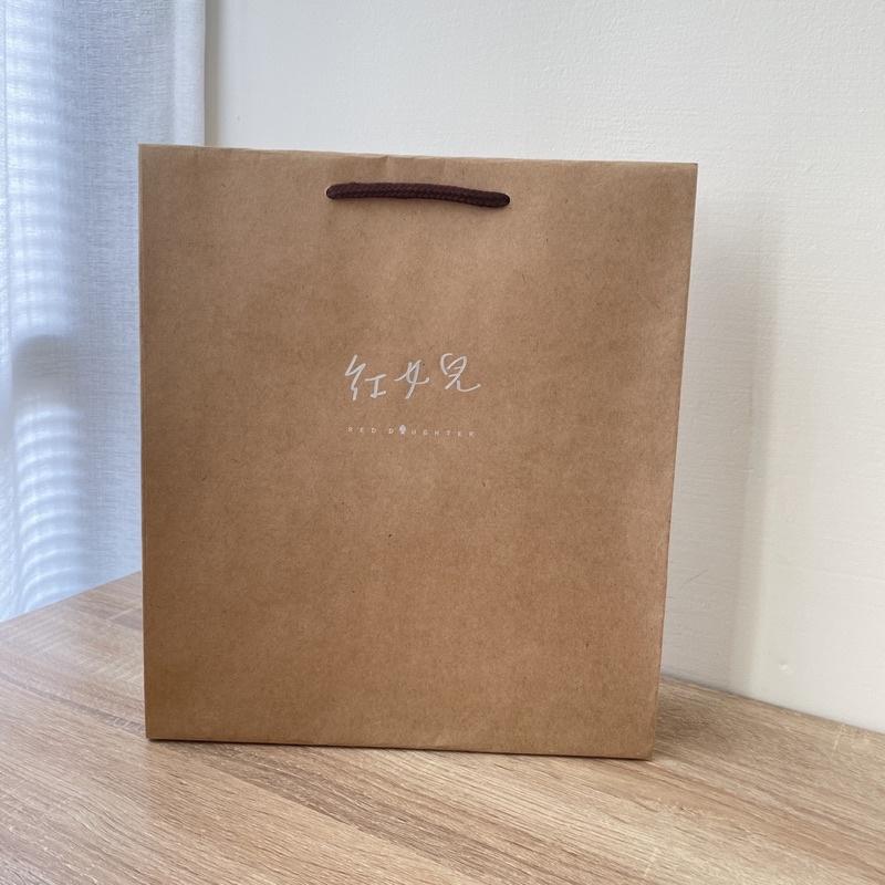 紅女兒〔台灣製〕品牌禮盒 空牛皮紙禮盒 牛皮紙袋 燙金logo 天地蓋禮盒 正方形禮盒 伴娘禮 紙盒 禮盒 紙袋 提袋-細節圖2
