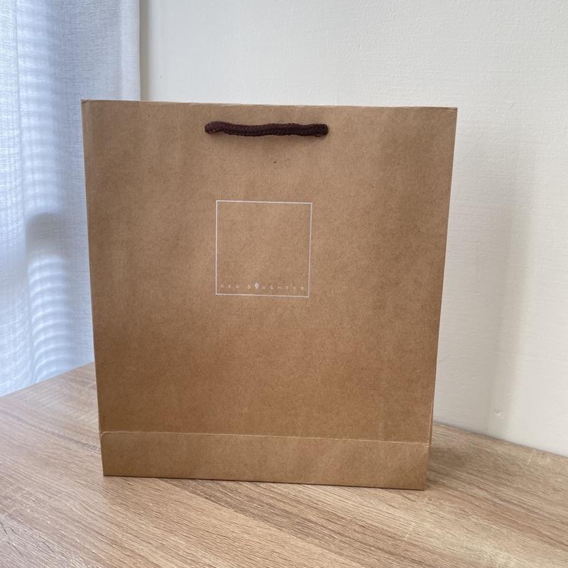 紅女兒〔台灣製〕品牌禮盒 空牛皮紙禮盒 牛皮紙袋 燙金logo 天地蓋禮盒 正方形禮盒 伴娘禮 紙盒 禮盒 紙袋 提袋-細節圖3