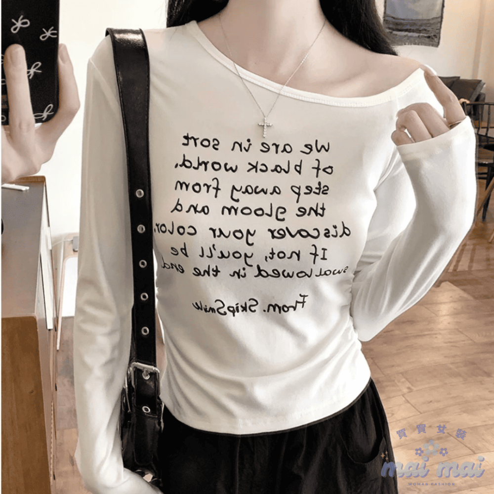 【買買女裝】台灣現貨 辣妹風一字肩長袖 斜肩上衣 薄長袖 字母印花修身短款 美式復古斜肩上衣 紅色打底衫【W346#】-規格圖9