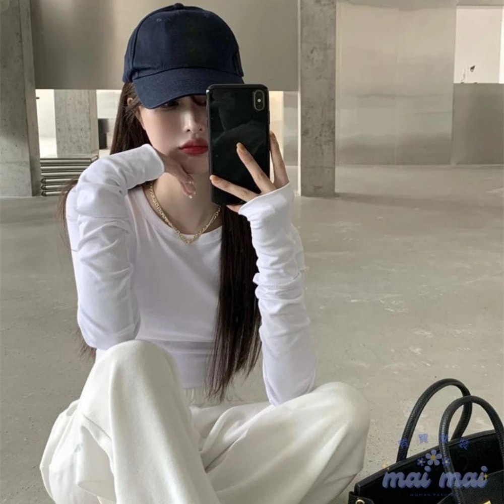 【買買女裝】台灣現貨🚚彈性合身顯瘦 長袖素色上衣 高腰圓領短版露臍長袖T恤 高級灰 緊身上衣 打底衣 長袖【W329#】-細節圖2