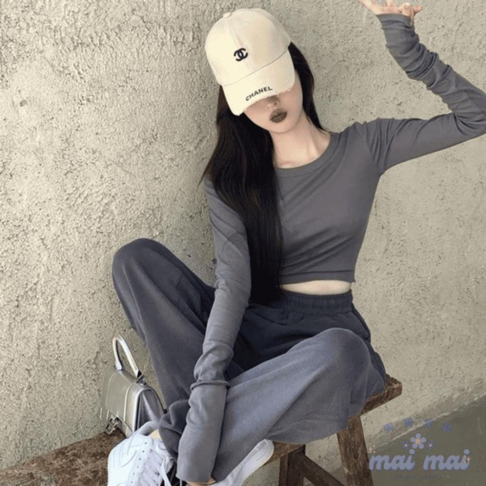 【買買女裝】台灣現貨🚚彈性合身顯瘦 長袖素色上衣 高腰圓領短版露臍長袖T恤 高級灰 緊身上衣 打底衣 長袖【W329#】-細節圖4