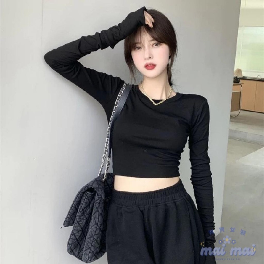 【買買女裝】台灣現貨🚚彈性合身顯瘦 長袖素色上衣 高腰圓領短版露臍長袖T恤 高級灰 緊身上衣 打底衣 長袖【W329#】-細節圖6