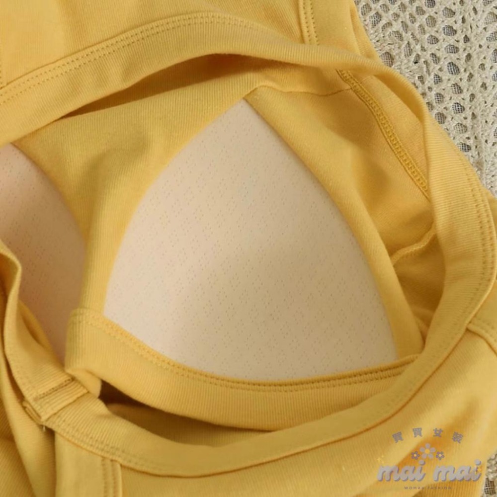 【買買女裝】台灣現貨 削肩背心 辣妹背心 多款多色 修飾肩頸小背心 免穿內衣 自帶胸墊 女裝 女上衣【B321#-細節圖8