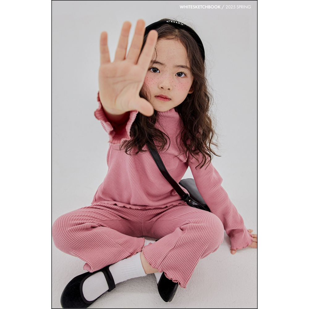 【巨蟹媽咪-正韓童裝】 小花打底衣(預購)-細節圖2