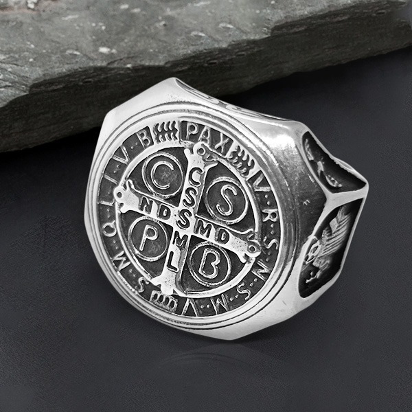 《 QBOX 》FASHION 飾品【RBR8-1047】精緻個性復古圓形驅魔十字架鑄造鈦鋼戒指/戒環-細節圖4