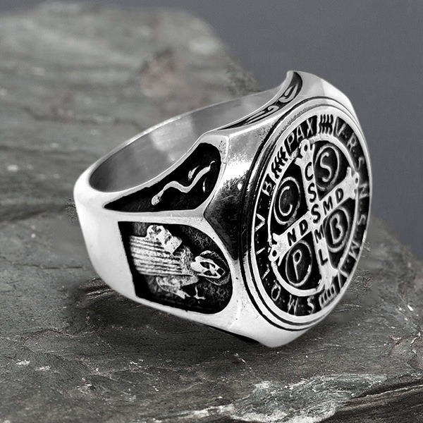 《 QBOX 》FASHION 飾品【RBR8-1047】精緻個性復古圓形驅魔十字架鑄造鈦鋼戒指/戒環-細節圖5