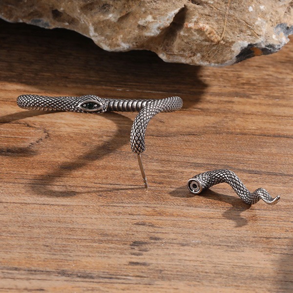 《 QBOX 》FASHION 飾品【GED786】精緻個性復古綠眼立體蛇行環繞鑄造鈦鋼耳環/耳飾(左耳)-細節圖3