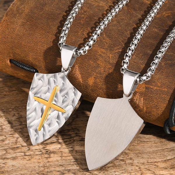 《QBOX 》FASHION 飾品【CPN-2087】精緻個性鑿紋金色十字架盾牌鑄造鈦鋼墬子項鍊/掛飾-細節圖3