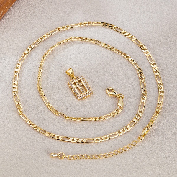 《QBOX 》FASHION 飾品【OKX722】精緻百搭復古金色方形鏤空鋯石十字架銅墬子項鍊/鎖骨鍊-細節圖7