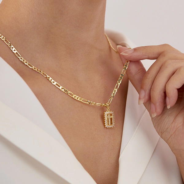 《QBOX 》FASHION 飾品【OKX722】精緻百搭復古金色方形鏤空鋯石十字架銅墬子項鍊/鎖骨鍊-細節圖9