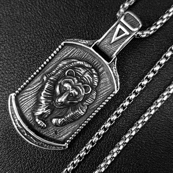 《 QBOX 》FASHION 飾品【CBP8-413】 精緻個性北歐復古浮雕戰熊方牌鑄造鈦鋼墬子項鍊/掛飾-細節圖4