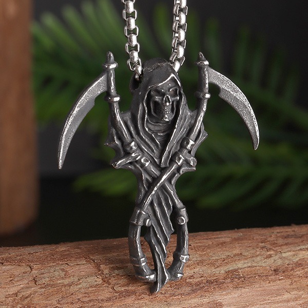 《 QBOX 》FASHION 飾品【CBP8-812】 精緻個性復古骷顱頭死神鐮刀鑄造鈦鋼墬子項鍊/掛飾-細節圖3